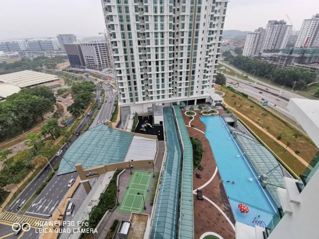 Shaftsbury Putrajaya At Alamanda Mall Apartment Exterior photo