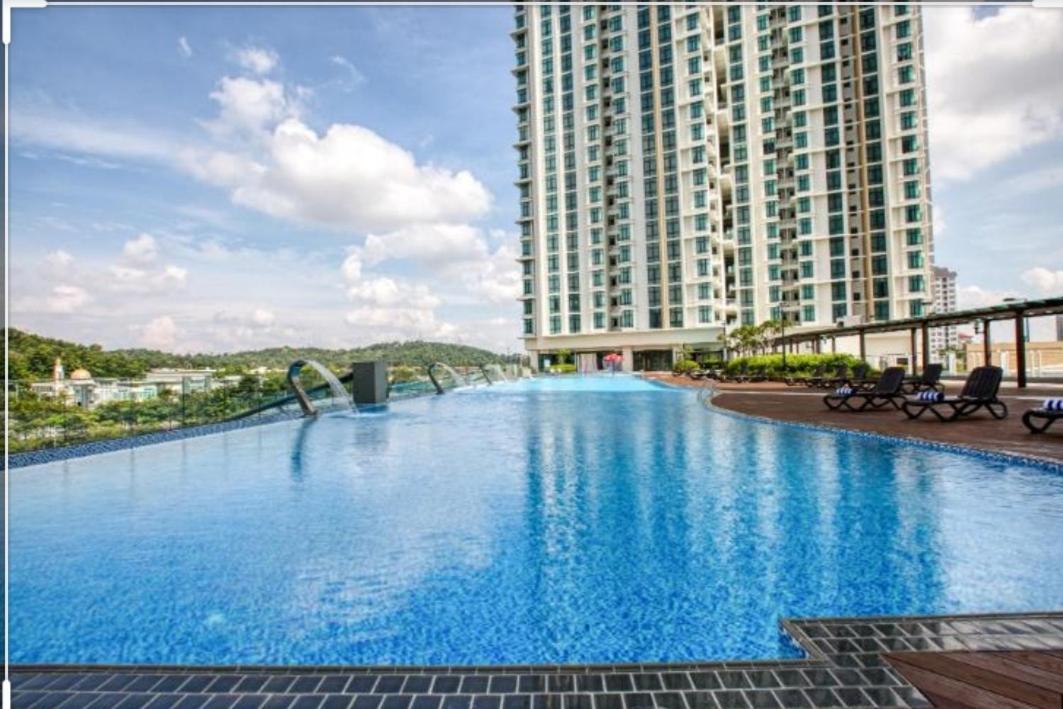 Shaftsbury Putrajaya At Alamanda Mall Apartment Exterior photo